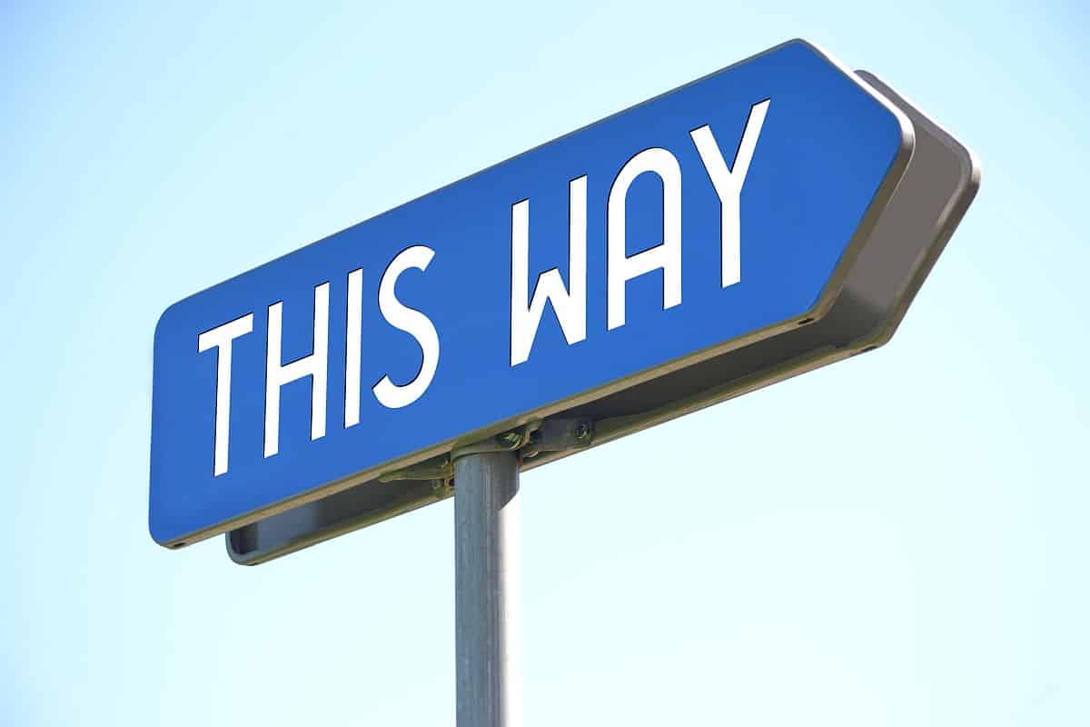 This way signpost; concept: recruit and retain top HR teams